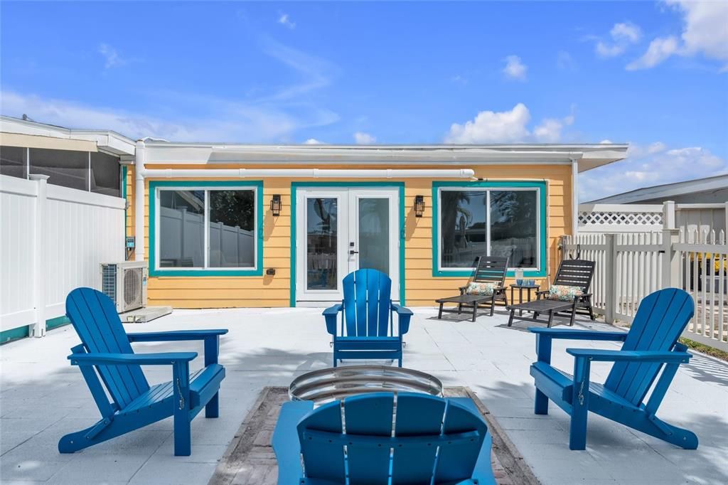 For Sale: $579,000 (2 beds, 2 baths, 1065 Square Feet)