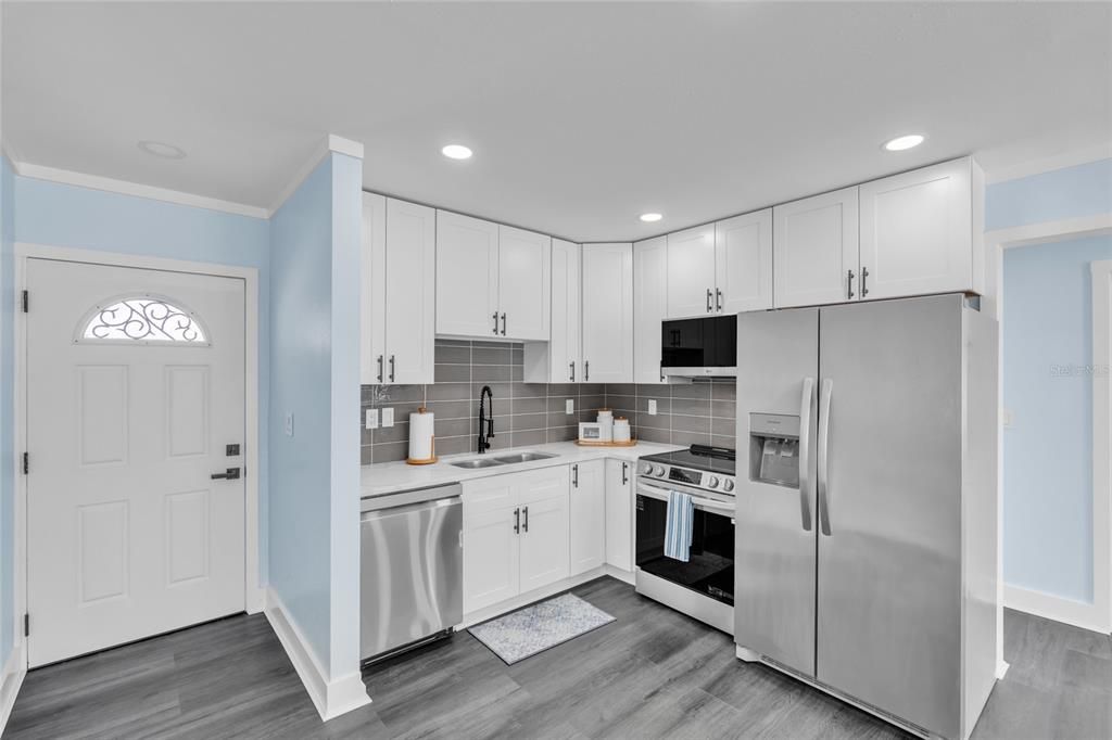 For Sale: $579,000 (2 beds, 2 baths, 1065 Square Feet)