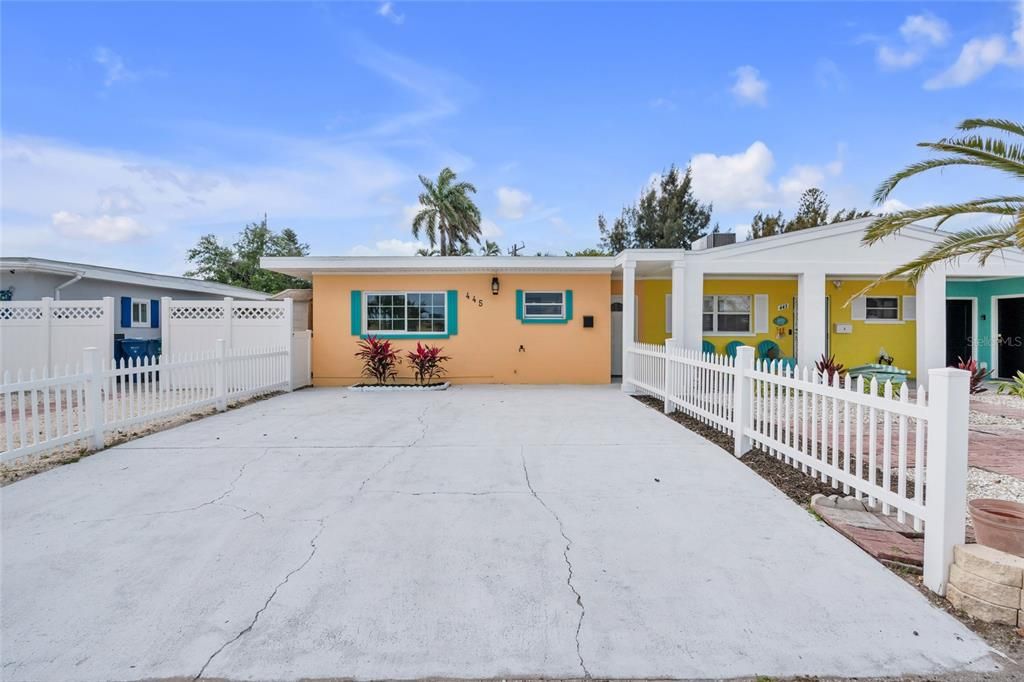 For Sale: $579,000 (2 beds, 2 baths, 1065 Square Feet)