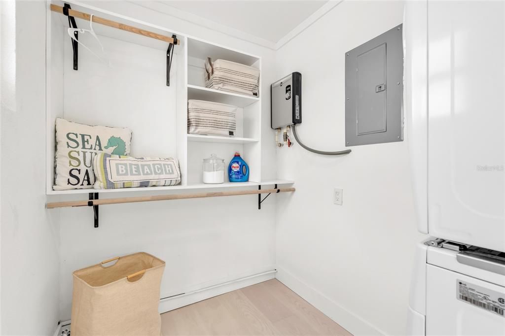 For Sale: $579,000 (2 beds, 2 baths, 1065 Square Feet)