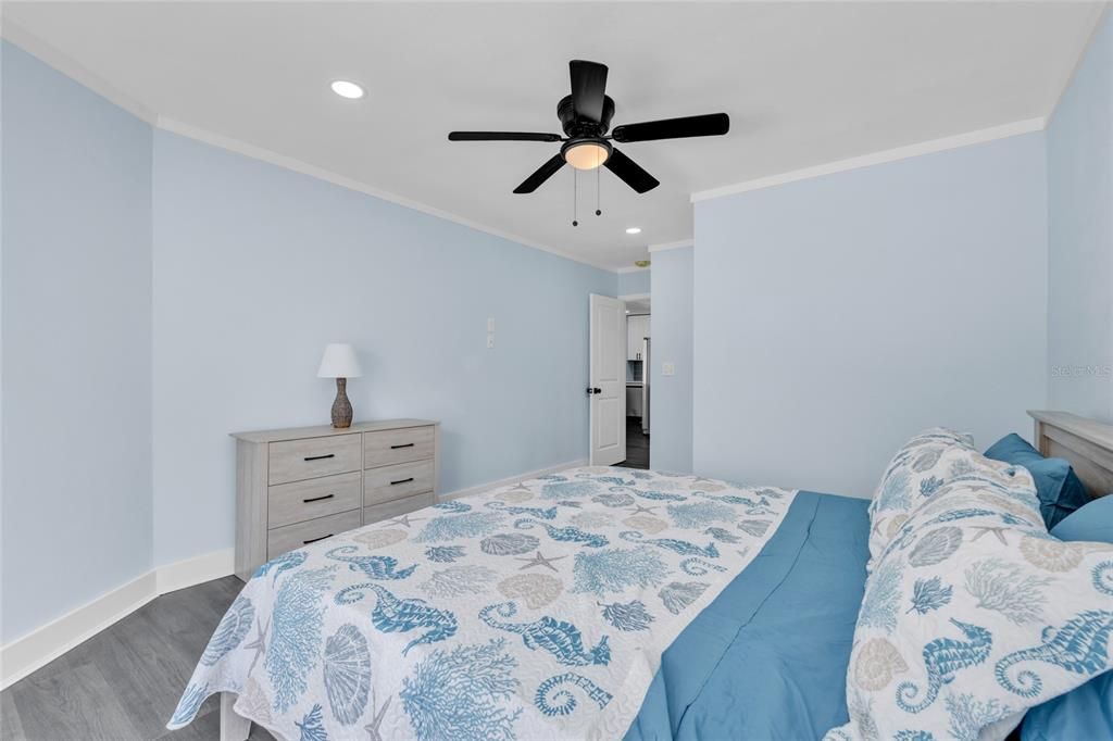 For Sale: $579,000 (2 beds, 2 baths, 1065 Square Feet)