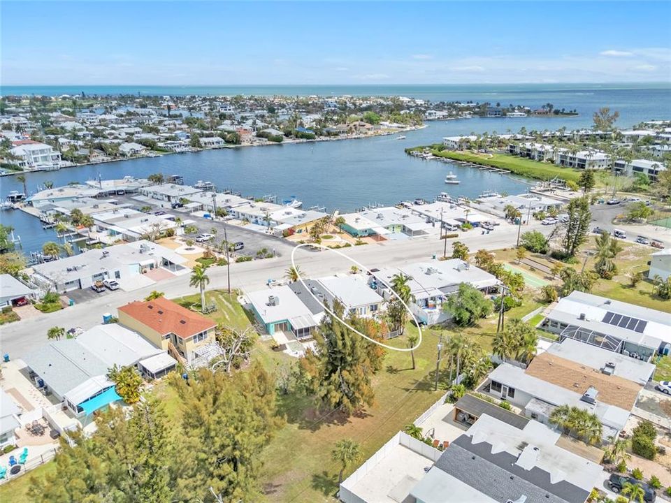 For Sale: $579,000 (2 beds, 2 baths, 1065 Square Feet)