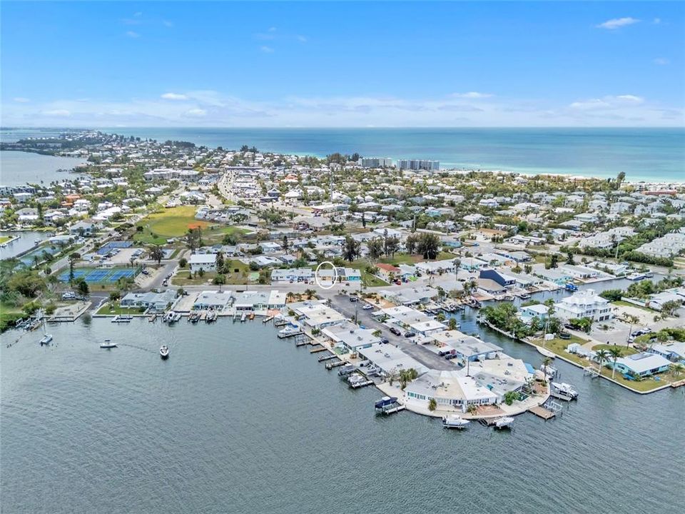 For Sale: $579,000 (2 beds, 2 baths, 1065 Square Feet)