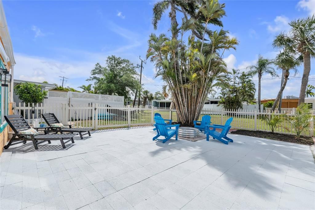For Sale: $579,000 (2 beds, 2 baths, 1065 Square Feet)