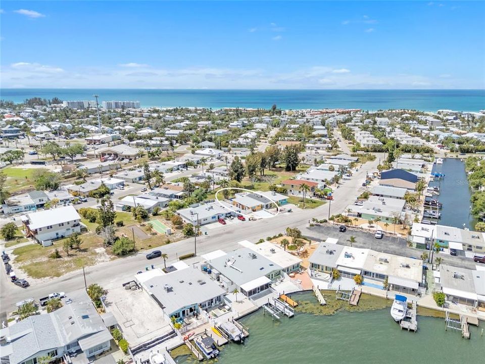 For Sale: $579,000 (2 beds, 2 baths, 1065 Square Feet)