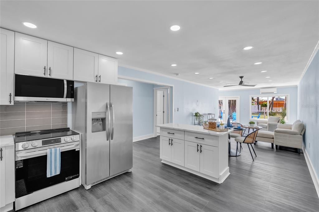 For Sale: $579,000 (2 beds, 2 baths, 1065 Square Feet)