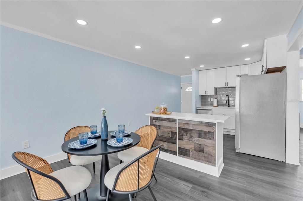 For Sale: $579,000 (2 beds, 2 baths, 1065 Square Feet)