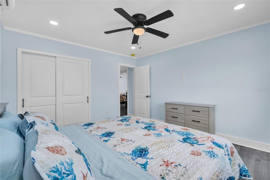 For Sale: $579,000 (2 beds, 2 baths, 1065 Square Feet)