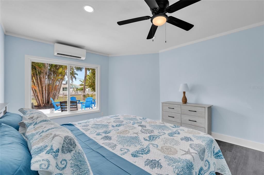 For Sale: $579,000 (2 beds, 2 baths, 1065 Square Feet)