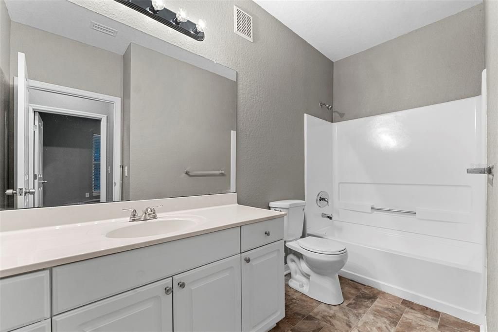 Active With Contract: $1,150 (1 beds, 1 baths, 808 Square Feet)