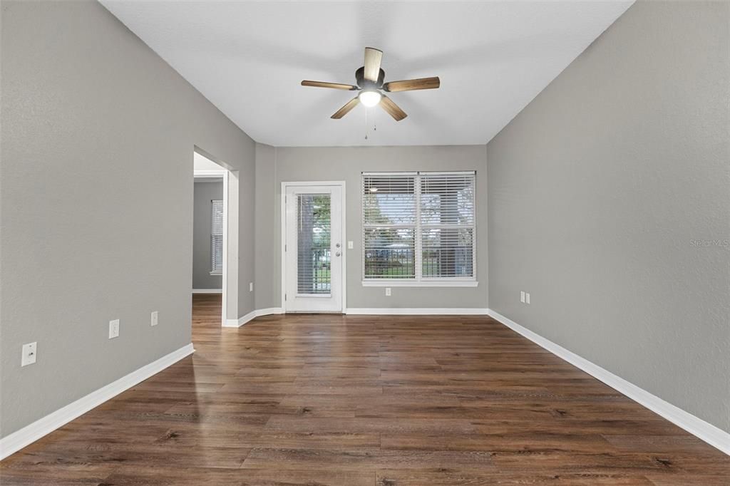 Active With Contract: $1,150 (1 beds, 1 baths, 808 Square Feet)