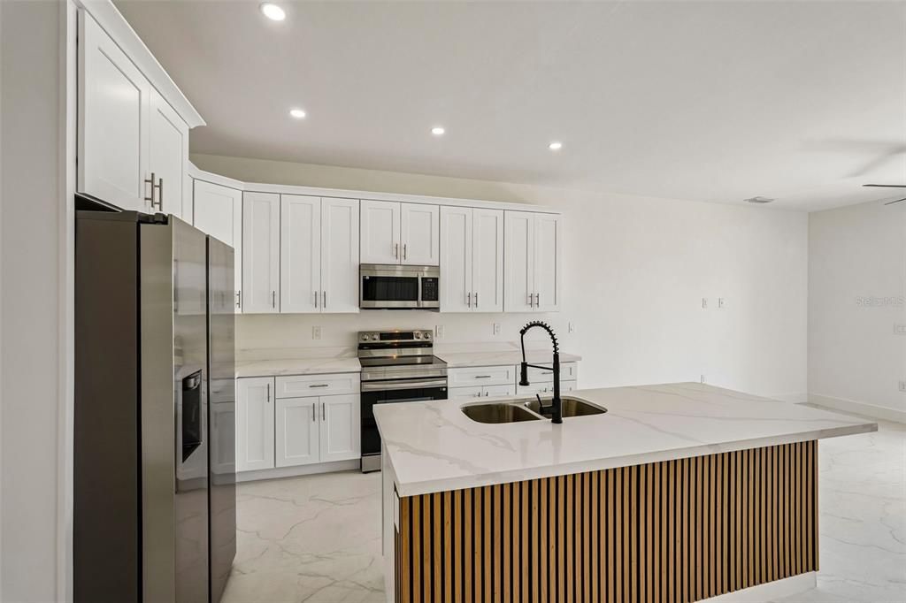 En Venta: $520,000 (6 camas, 0 baños, 2400 Pies cuadrados)