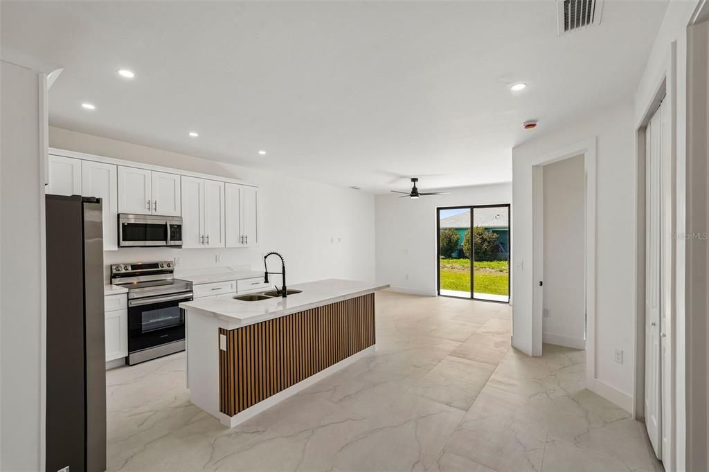 En Venta: $520,000 (6 camas, 0 baños, 2400 Pies cuadrados)
