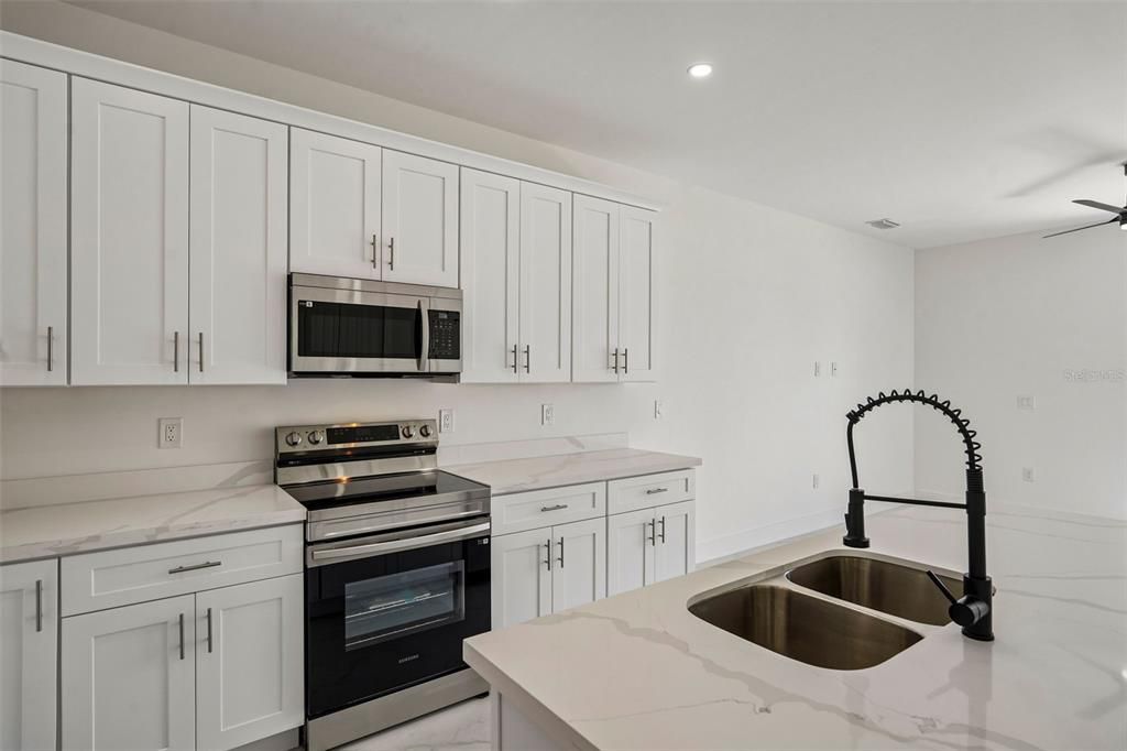 En Venta: $520,000 (6 camas, 0 baños, 2400 Pies cuadrados)