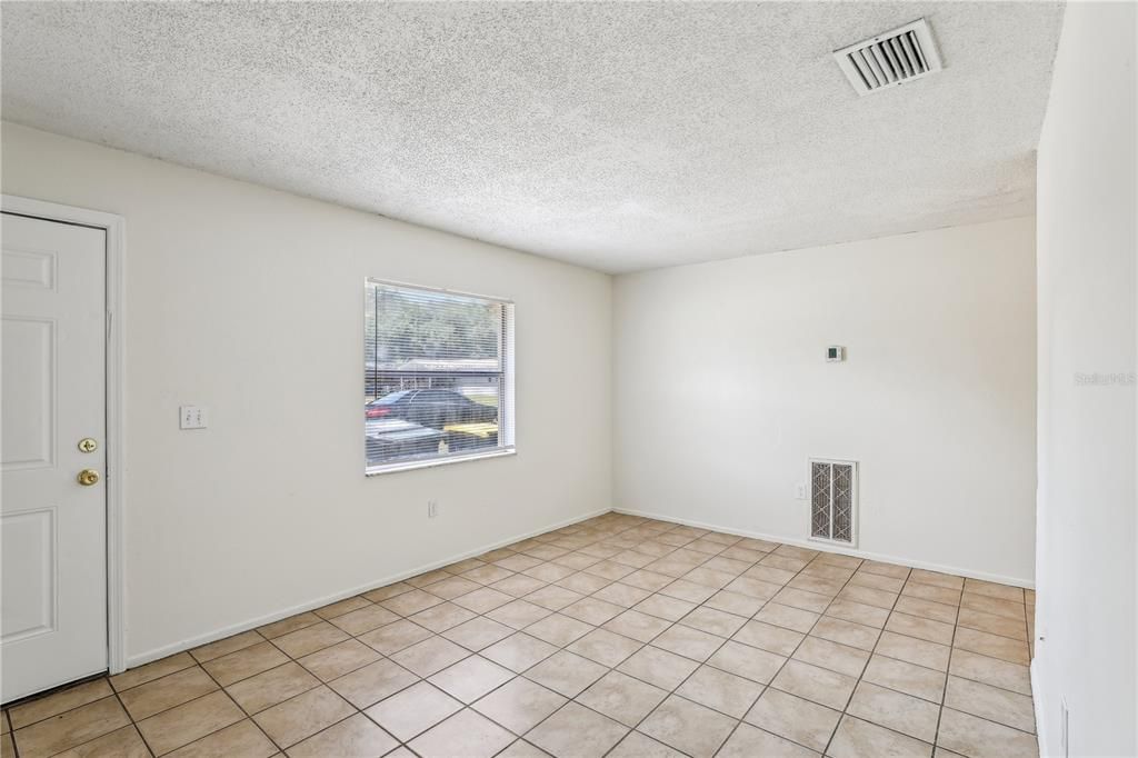 En Venta: $285,000 (4 camas, 0 baños, 1550 Pies cuadrados)