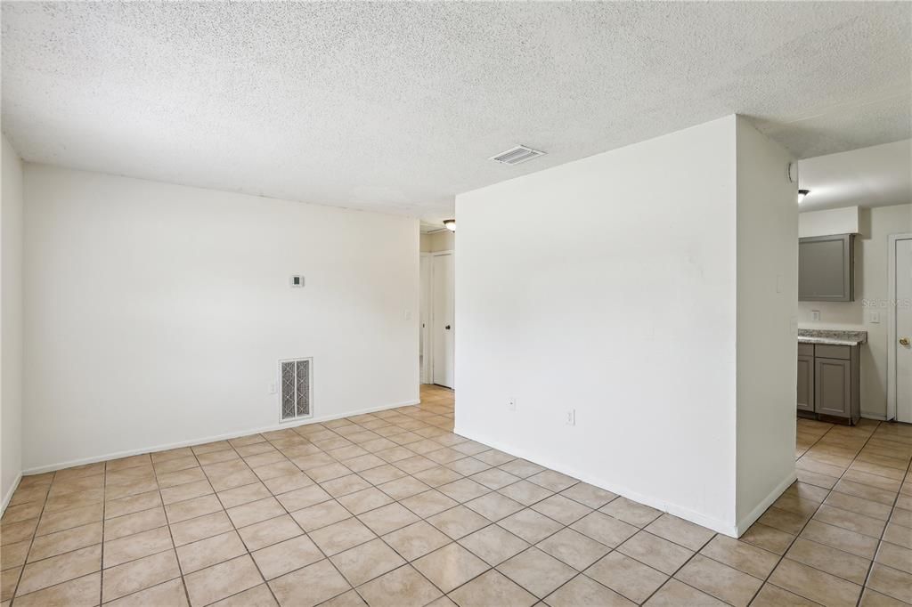 En Venta: $285,000 (4 camas, 0 baños, 1550 Pies cuadrados)