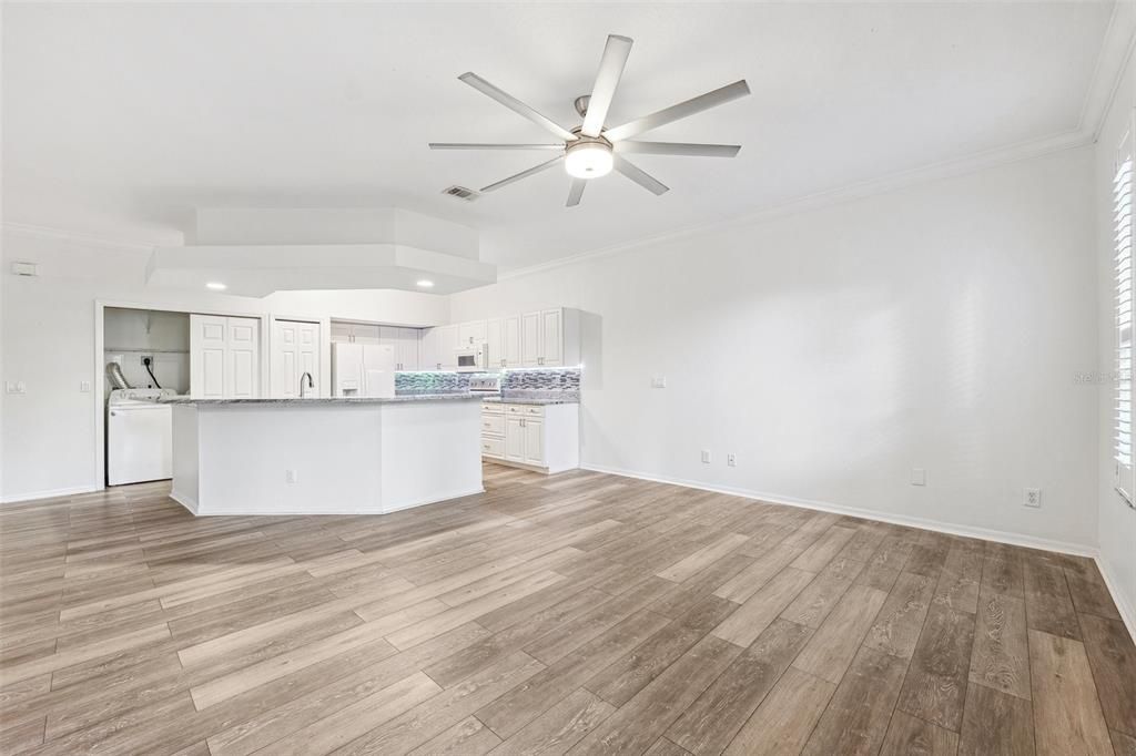 En Venta: $335,000 (3 camas, 2 baños, 1600 Pies cuadrados)