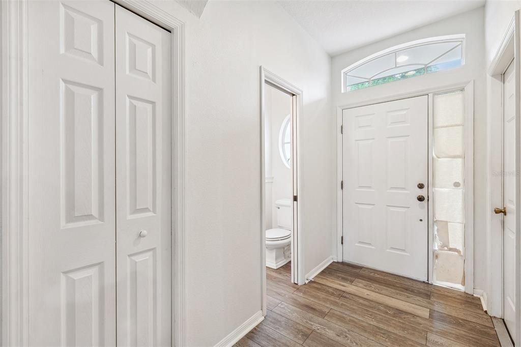 En Venta: $335,000 (3 camas, 2 baños, 1600 Pies cuadrados)