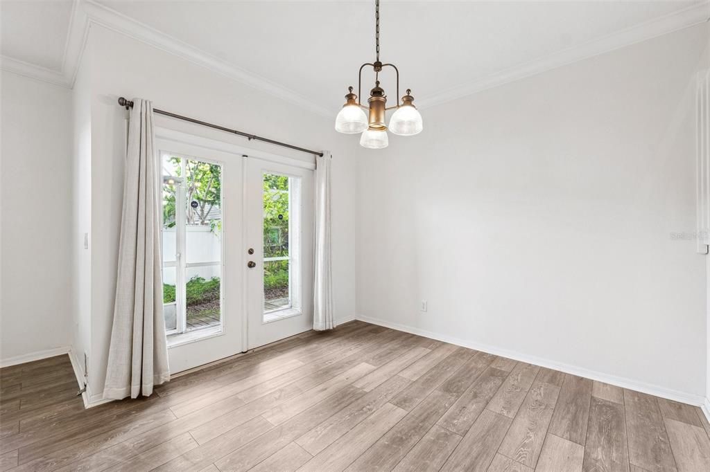 En Venta: $335,000 (3 camas, 2 baños, 1600 Pies cuadrados)