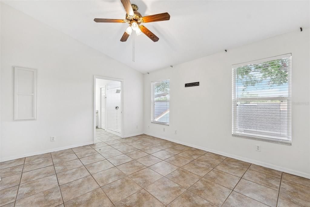 En Venta: $335,000 (3 camas, 2 baños, 1600 Pies cuadrados)