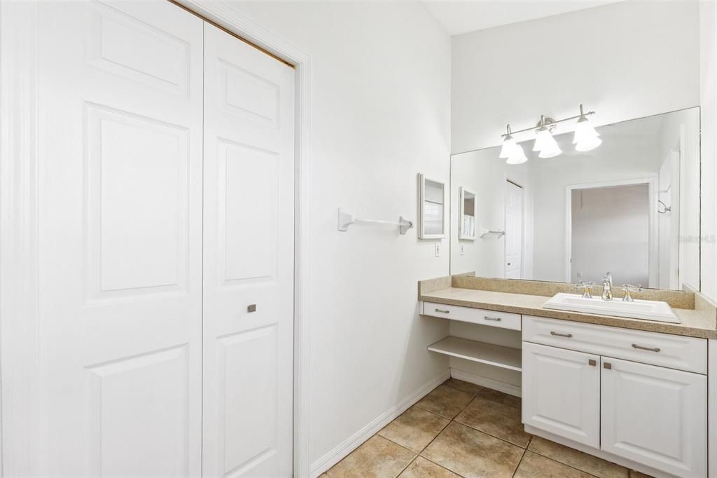 En Venta: $335,000 (3 camas, 2 baños, 1600 Pies cuadrados)