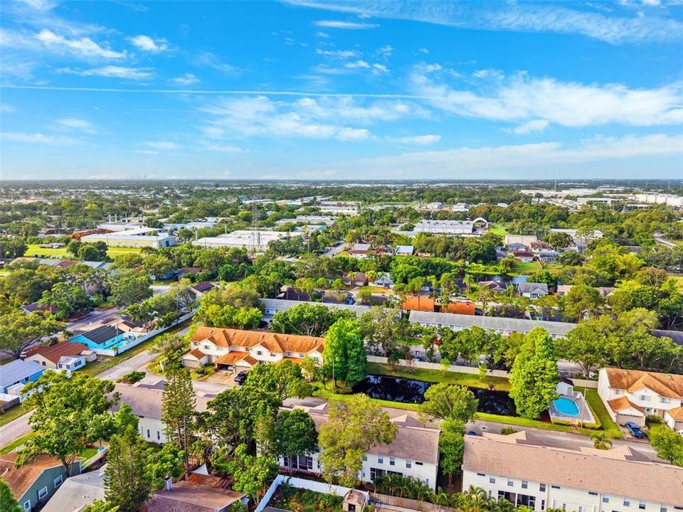 En Venta: $335,000 (3 camas, 2 baños, 1600 Pies cuadrados)