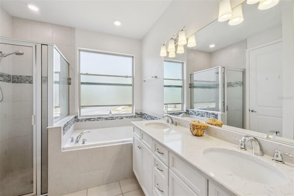 For Sale: $399,900 (3 beds, 2 baths, 1817 Square Feet)