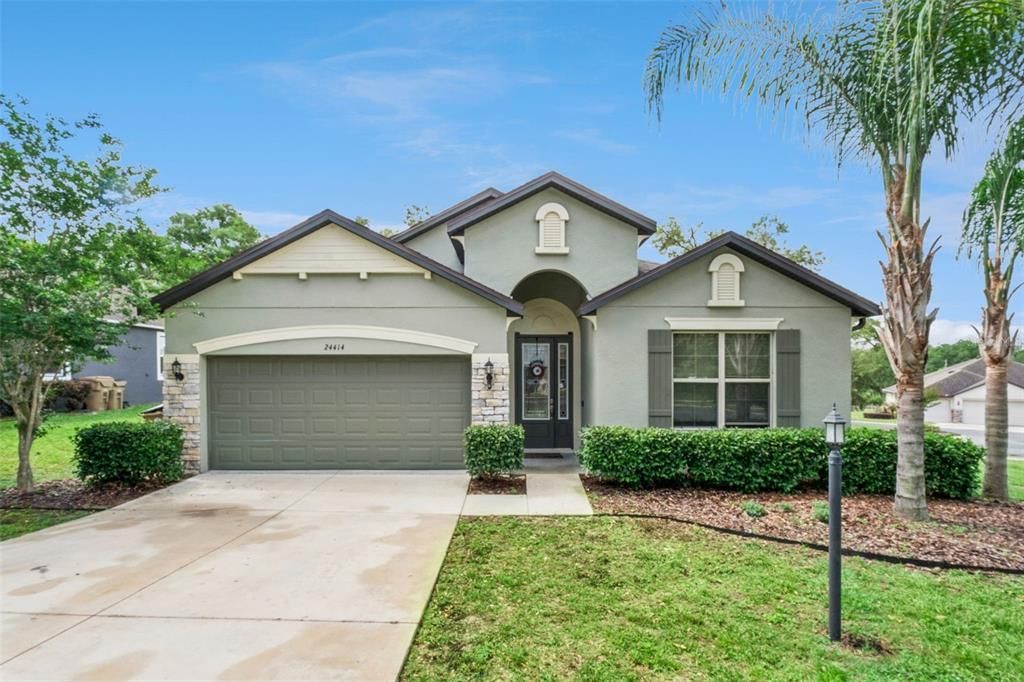 For Sale: $399,900 (3 beds, 2 baths, 1817 Square Feet)
