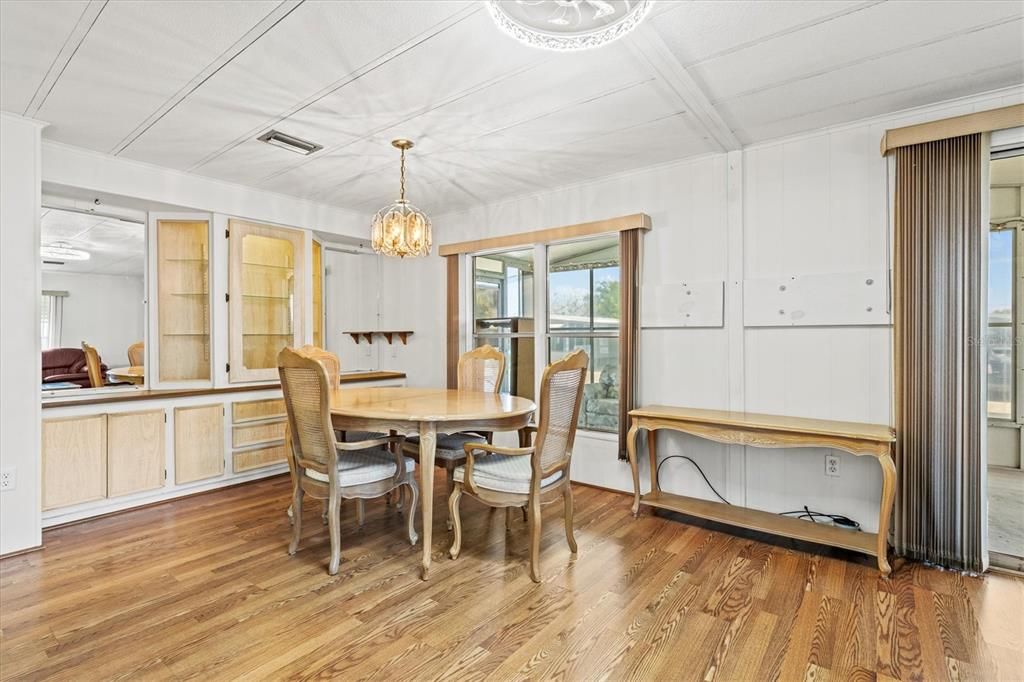 For Sale: $139,900 (2 beds, 2 baths, 1152 Square Feet)