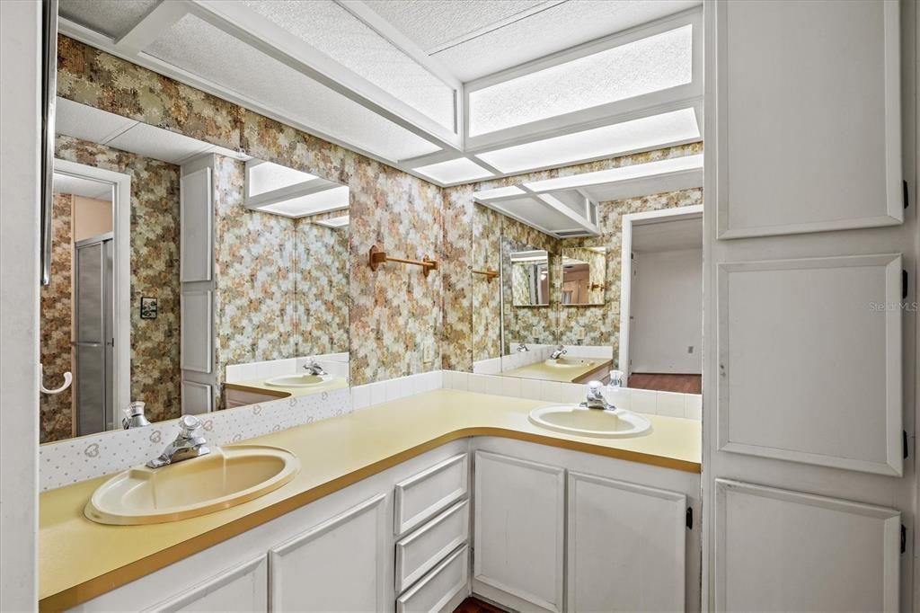 For Sale: $139,900 (2 beds, 2 baths, 1152 Square Feet)
