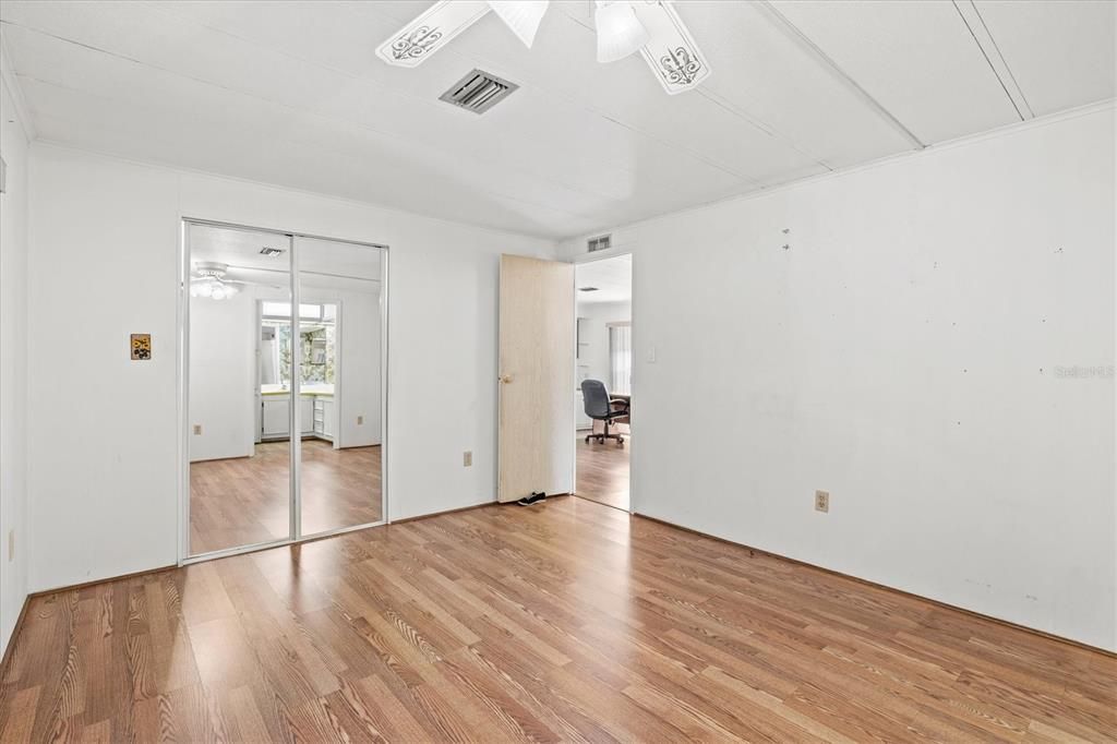 For Sale: $139,900 (2 beds, 2 baths, 1152 Square Feet)