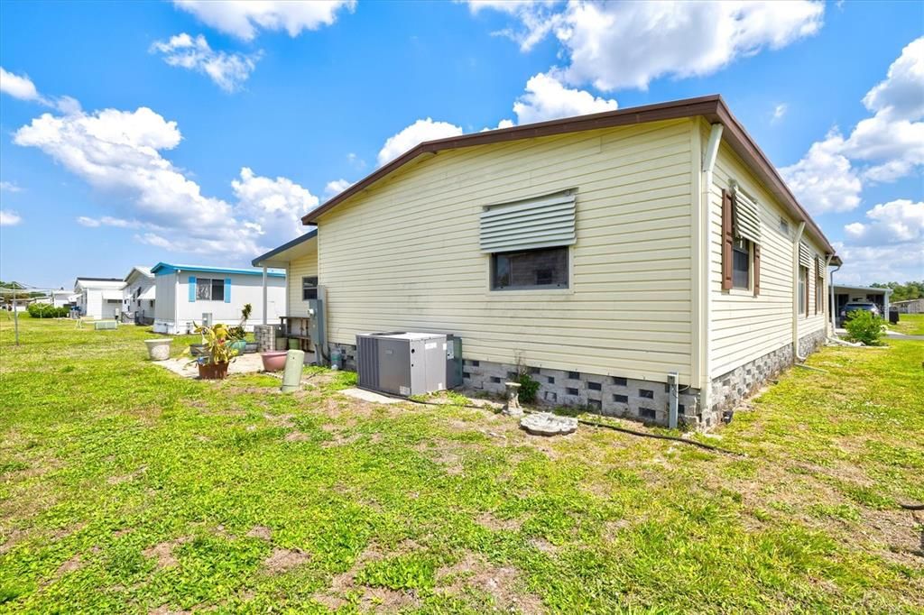 For Sale: $139,900 (2 beds, 2 baths, 1152 Square Feet)
