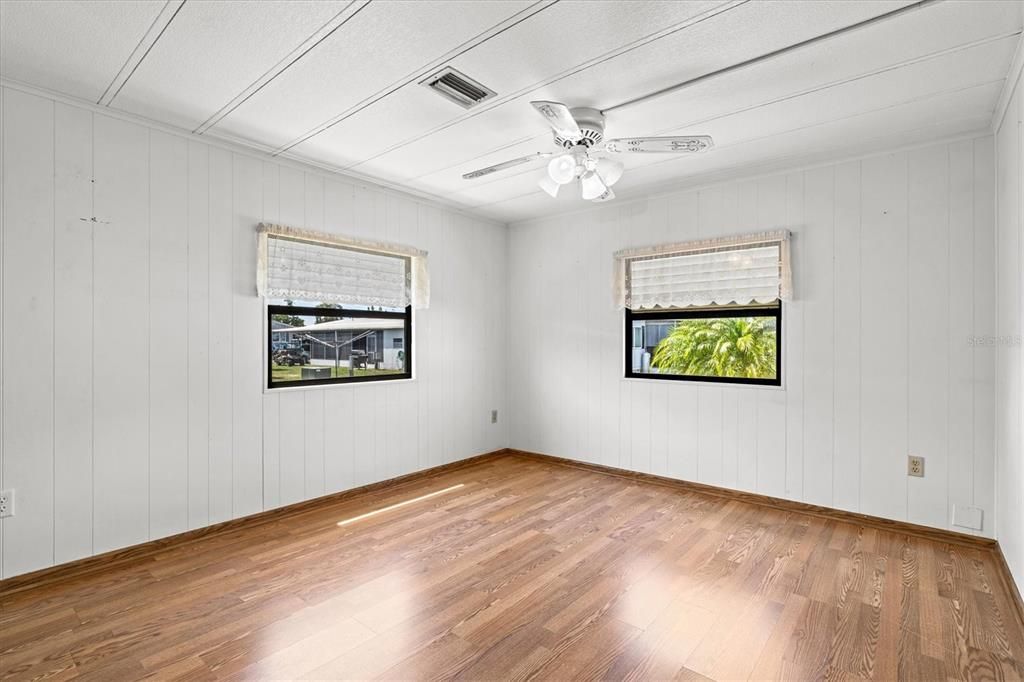 For Sale: $139,900 (2 beds, 2 baths, 1152 Square Feet)