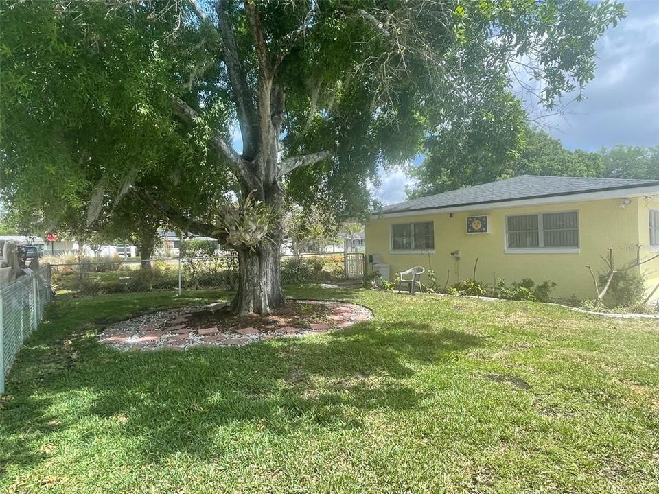 Activo con contrato: $245,000 (3 camas, 2 baños, 1560 Pies cuadrados)