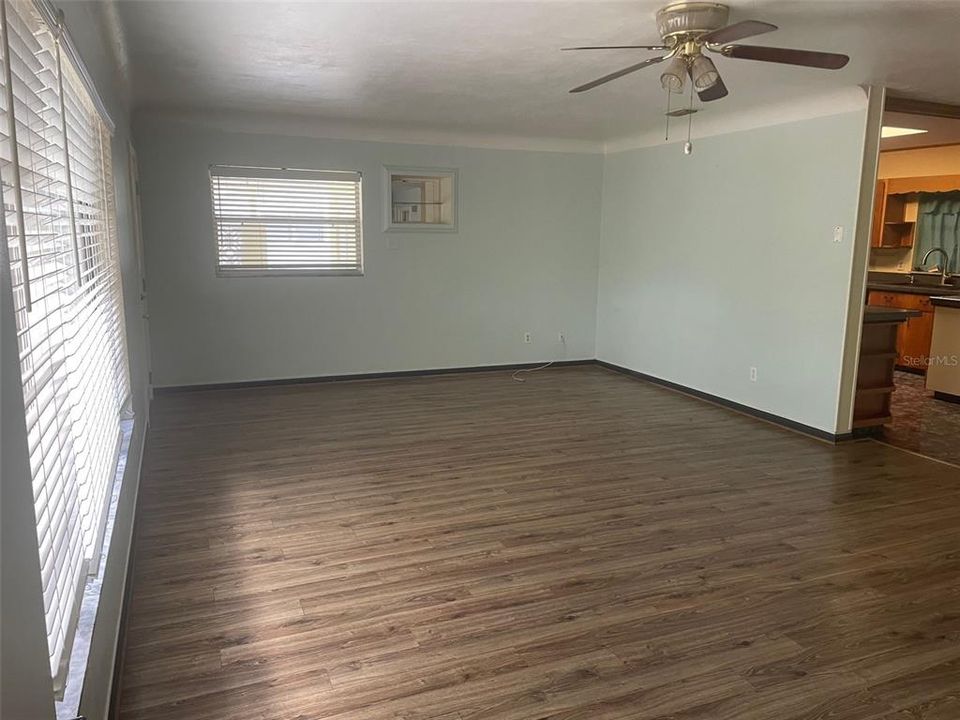 Activo con contrato: $245,000 (3 camas, 2 baños, 1560 Pies cuadrados)
