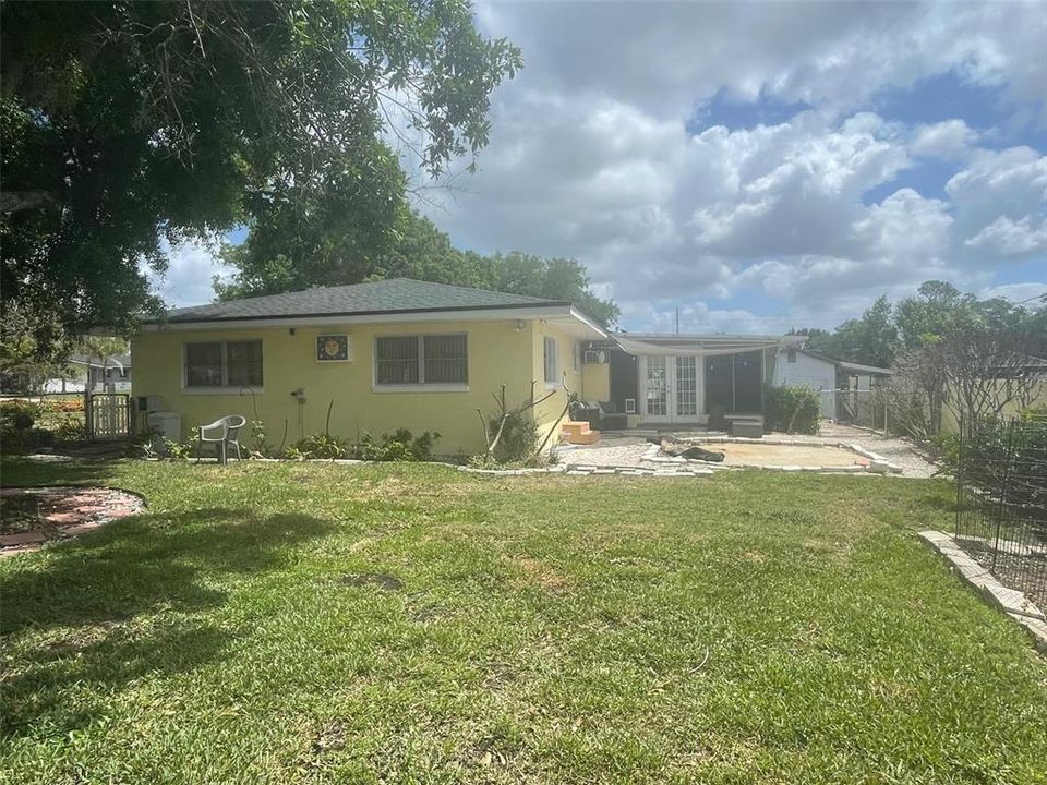 Activo con contrato: $245,000 (3 camas, 2 baños, 1560 Pies cuadrados)