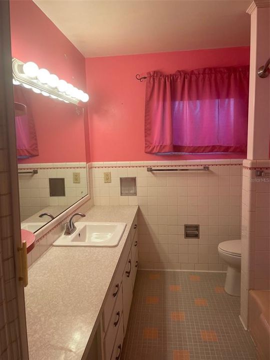 Activo con contrato: $245,000 (3 camas, 2 baños, 1560 Pies cuadrados)