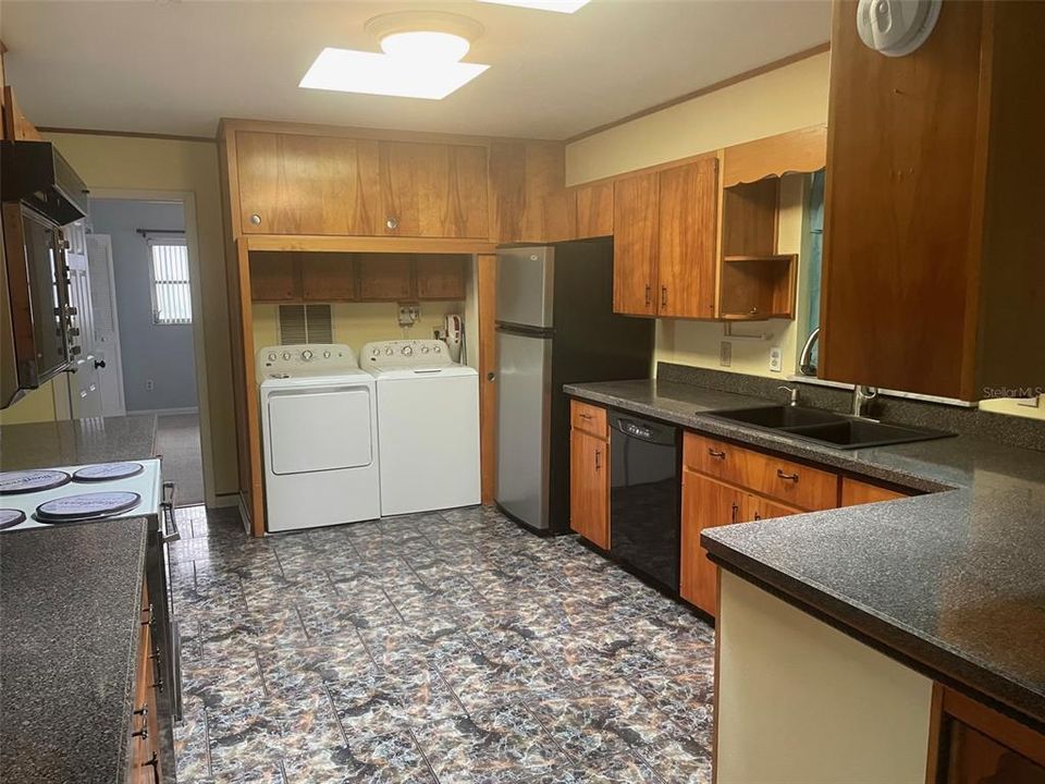 Activo con contrato: $245,000 (3 camas, 2 baños, 1560 Pies cuadrados)