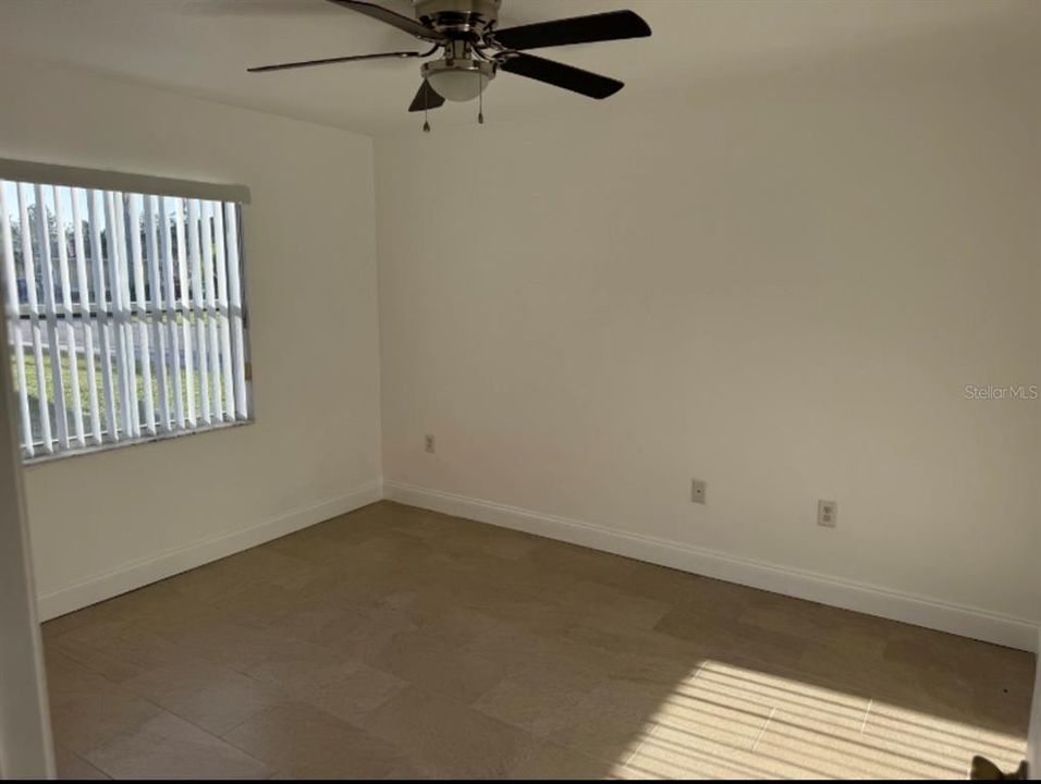 Activo con contrato: $1,600 (3 camas, 2 baños, 1245 Pies cuadrados)