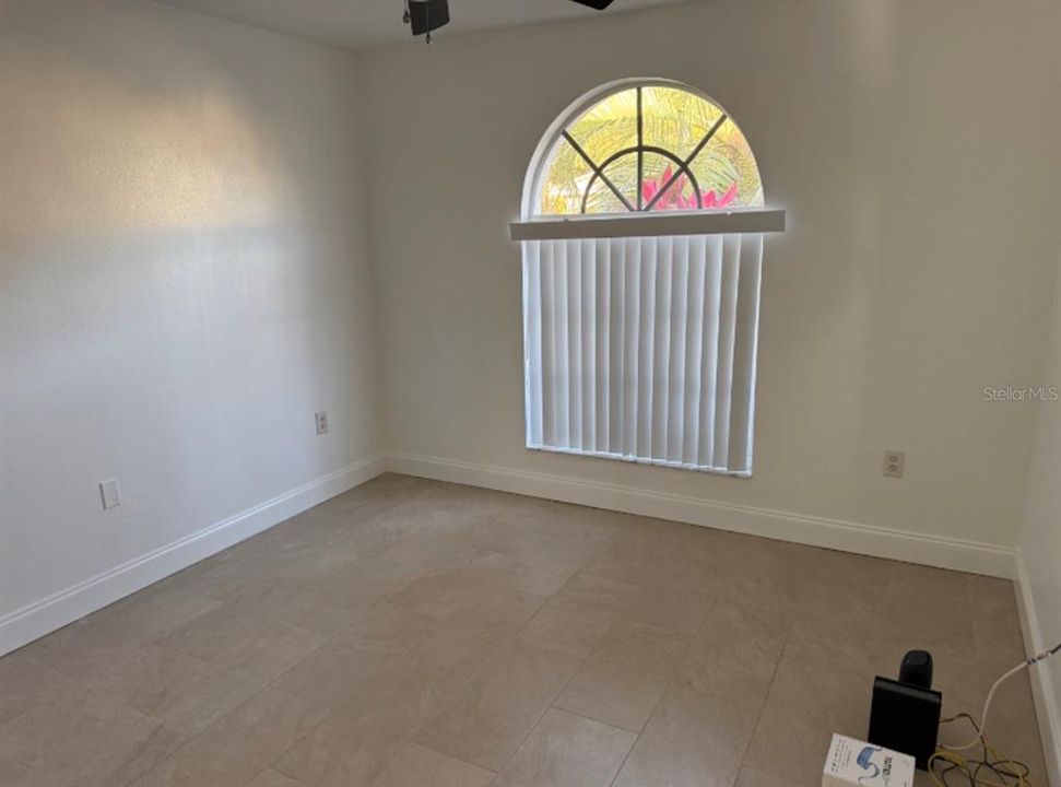 Activo con contrato: $1,600 (3 camas, 2 baños, 1245 Pies cuadrados)