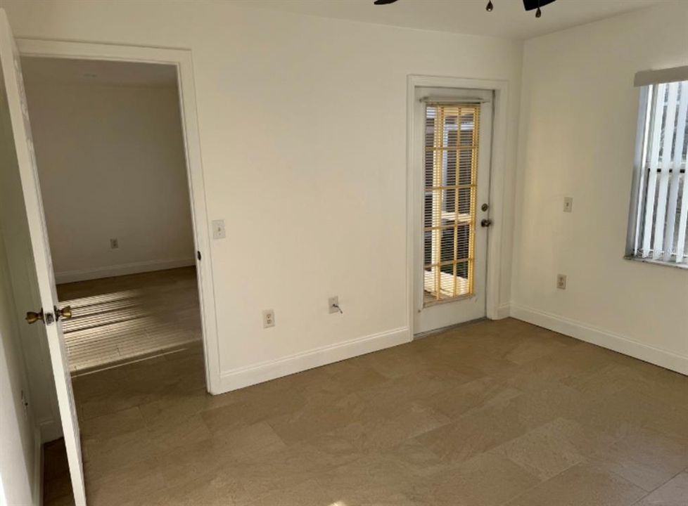 Activo con contrato: $1,600 (3 camas, 2 baños, 1245 Pies cuadrados)