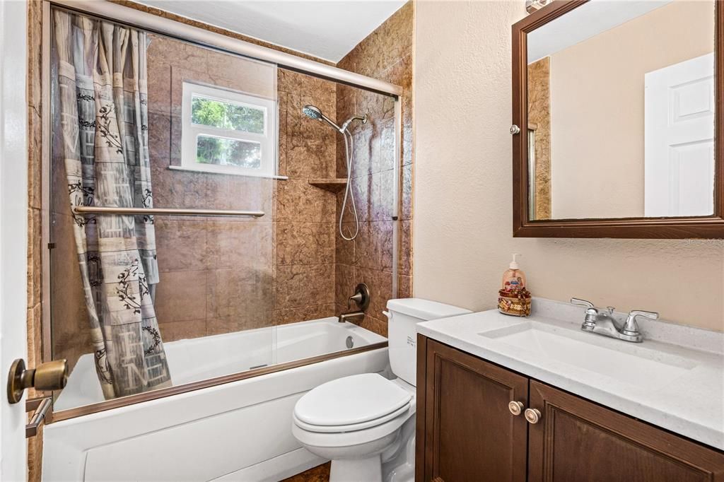 For Sale: $299,900 (4 beds, 2 baths, 1564 Square Feet)
