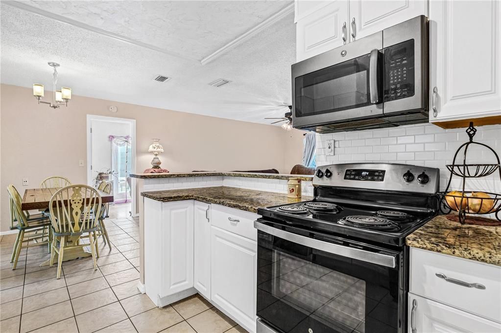 For Sale: $299,900 (4 beds, 2 baths, 1564 Square Feet)