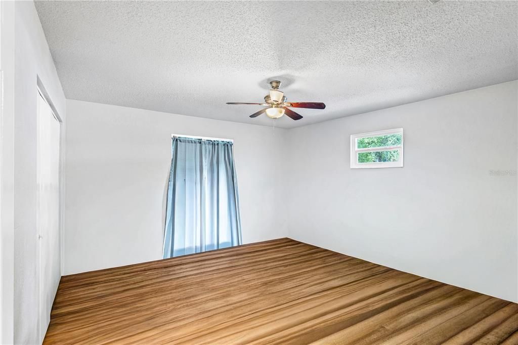 For Sale: $299,900 (4 beds, 2 baths, 1564 Square Feet)