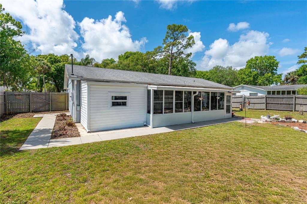 For Sale: $299,900 (4 beds, 2 baths, 1564 Square Feet)