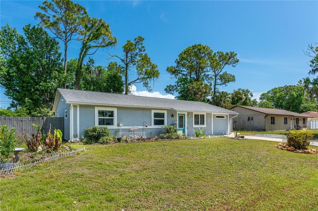 For Sale: $299,900 (4 beds, 2 baths, 1564 Square Feet)