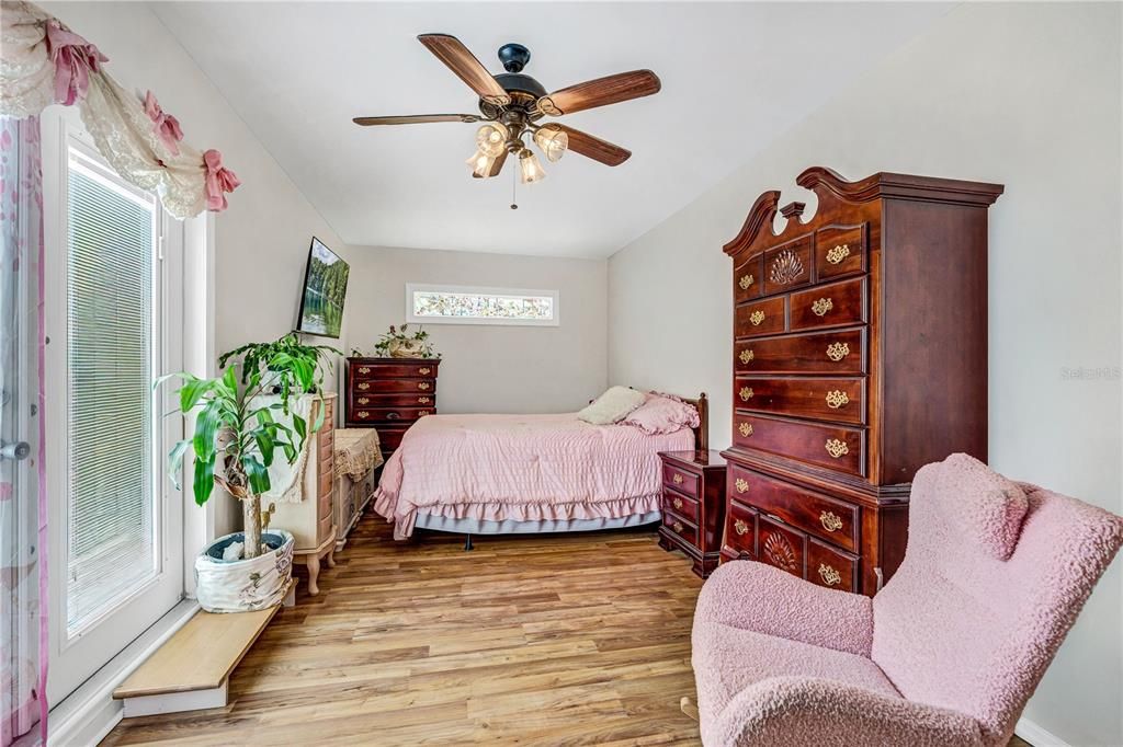 For Sale: $299,900 (4 beds, 2 baths, 1564 Square Feet)