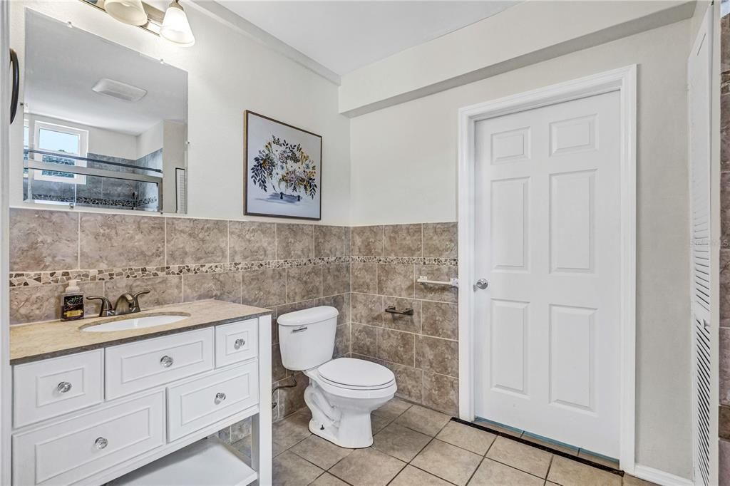 For Sale: $299,900 (4 beds, 2 baths, 1564 Square Feet)