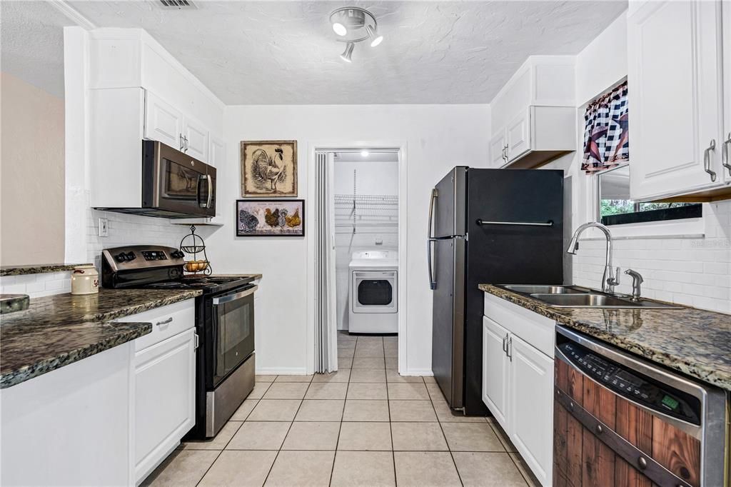 For Sale: $299,900 (4 beds, 2 baths, 1564 Square Feet)