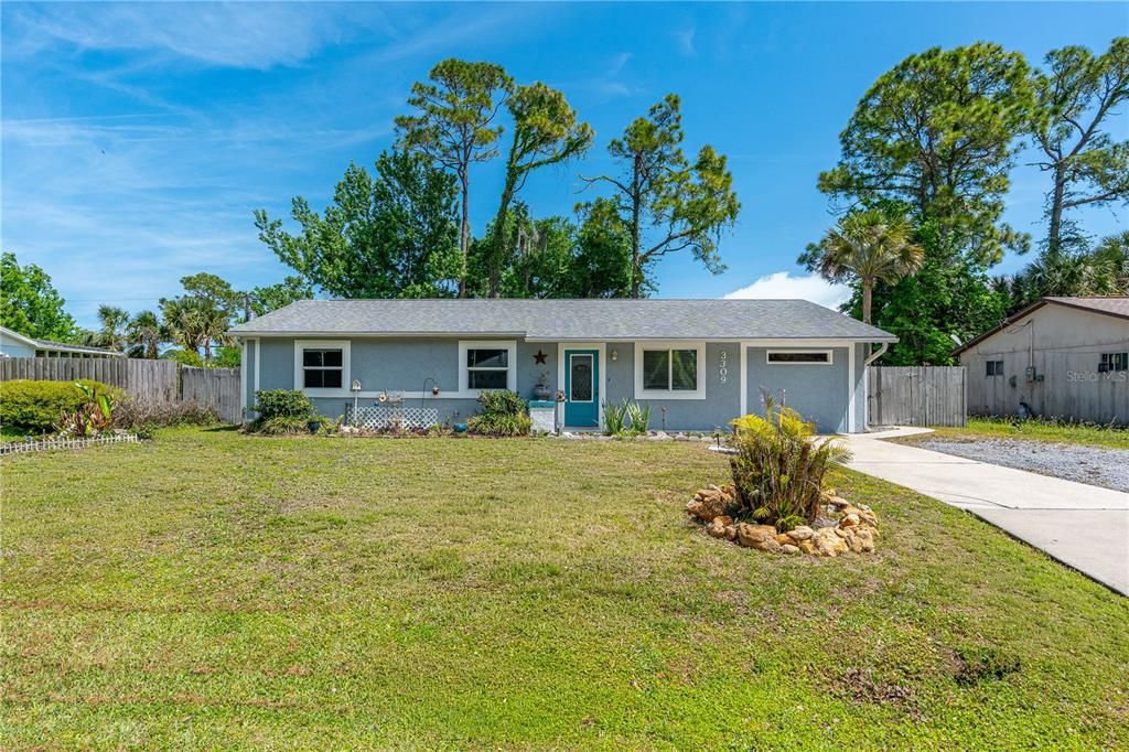 For Sale: $299,900 (4 beds, 2 baths, 1564 Square Feet)
